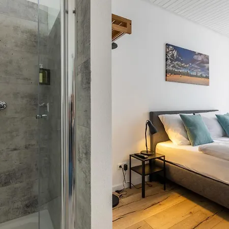 Hotell Clement - *