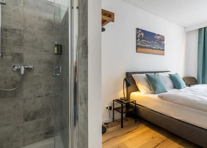 מלון Clement - *