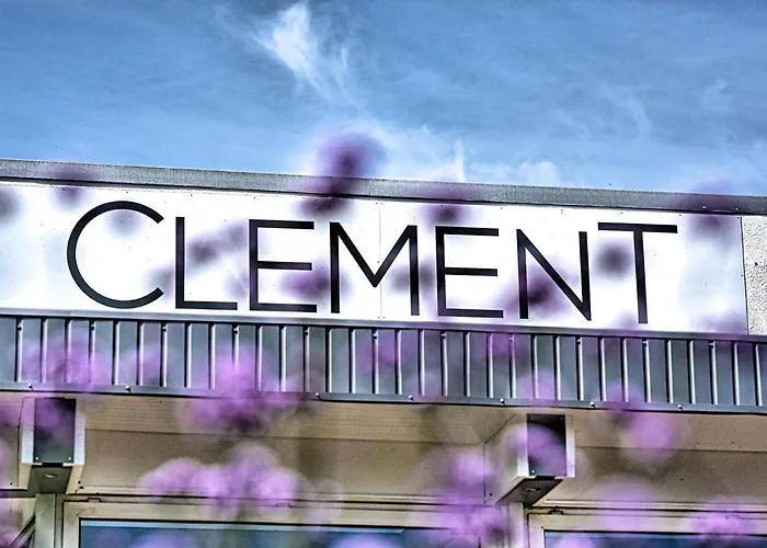 מלון Clement -